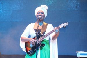 India-Arie-on-stage-600x400