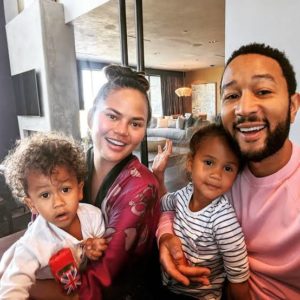 Chrissy Teigen opens up on breastfeeding struggles; advices for formula to be normalised.